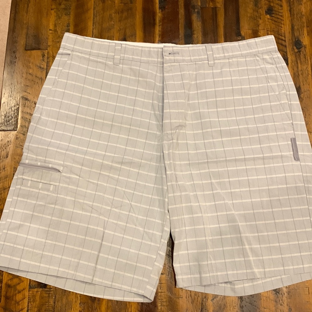 Greg Norman Collection Golf Shorts W38